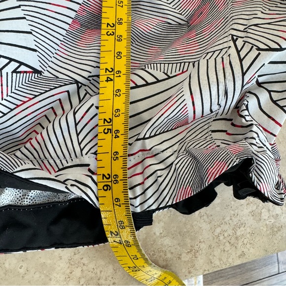 The North Face Womens Size XL Geometric Print Hooded Vented Full Zip Rain Jacket - Picture 14 of 16